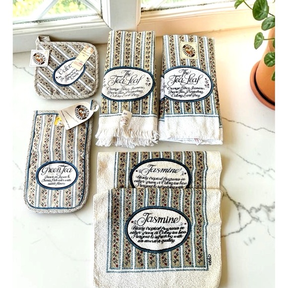 Gourmet Gallery Other - Gourmet Gallery 80's Kitchen 2 Dish Towels, 2 Washcloths, 2 Pot Holders Tea Leaf